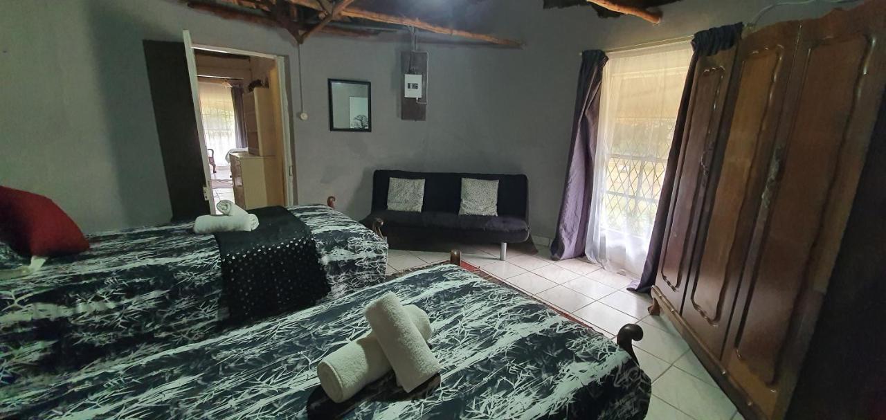 Drakensberg Bush Lodge And Backpackers Уинтъртън Екстериор снимка